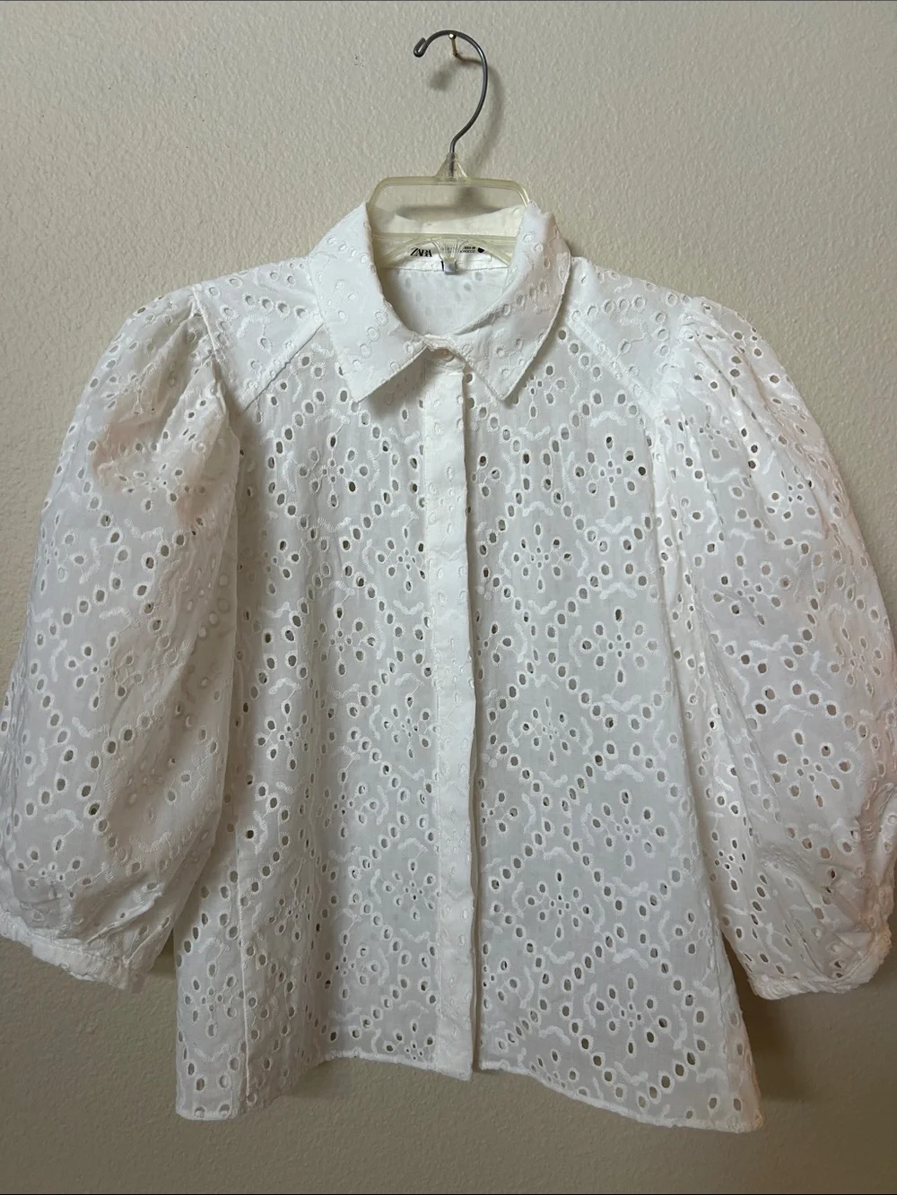 Zara White Eyelet Puff-Sleeve Button-Up Blouse